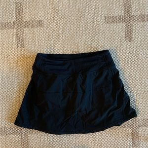 Lulu lemon black tennis skirt size 2